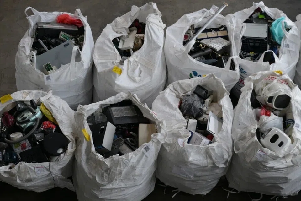 sisa elektronik, 10,000 tan, electronic waste 