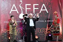 RAIH PENCAPAIAN SERANTAU: Pada usia 74 tahun, Datuk Ahmad Tarmimi Siregar diiktiraf dengan Anugerah Pelakon Lelaki Terbaik Festival Filem Antarabangsa Asean menerusi filem Perjalanan Pertama. 