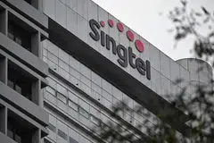 UNTUNG MELAMBUNG: Keuntungan bersih syarikat komunikasi Singtel naik 82.6 peratus dalam separuh pertama 2023 disokong oleh integrasi bersama Telkomsel IndiHome.