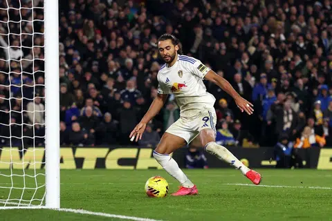 Penyerang Leeds United, Dominic Calvert-Lewin, dalam prestasi baik dan telah menjaringkan gol dalam enam perlawanan berturut-turut. 