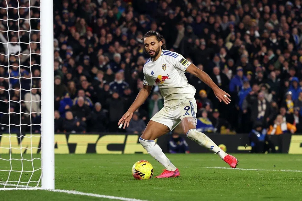 Penyerang Leeds United, Dominic Calvert-Lewin, dalam prestasi baik dan telah menjaringkan gol dalam enam perlawanan berturut-turut. 