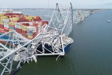 Pandangan dron kapal kargo Dali, yang merempuh Jambatan Francis Scott Key menyebabkan ia runtuh, di Baltimore, Maryland, pada 26 Mac 2024,