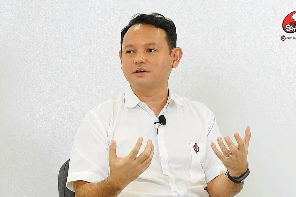 BAWA MASYARAKAT KE TAHAP LEBIH TINGGI: Encik Zaqy Mohamad berkata kita harus berganding bahu untuk menarik semua bakat dan sumber yang ada, untuk membawa masyarakat kita maju bersama secara keseluruhan.- Foto PAP