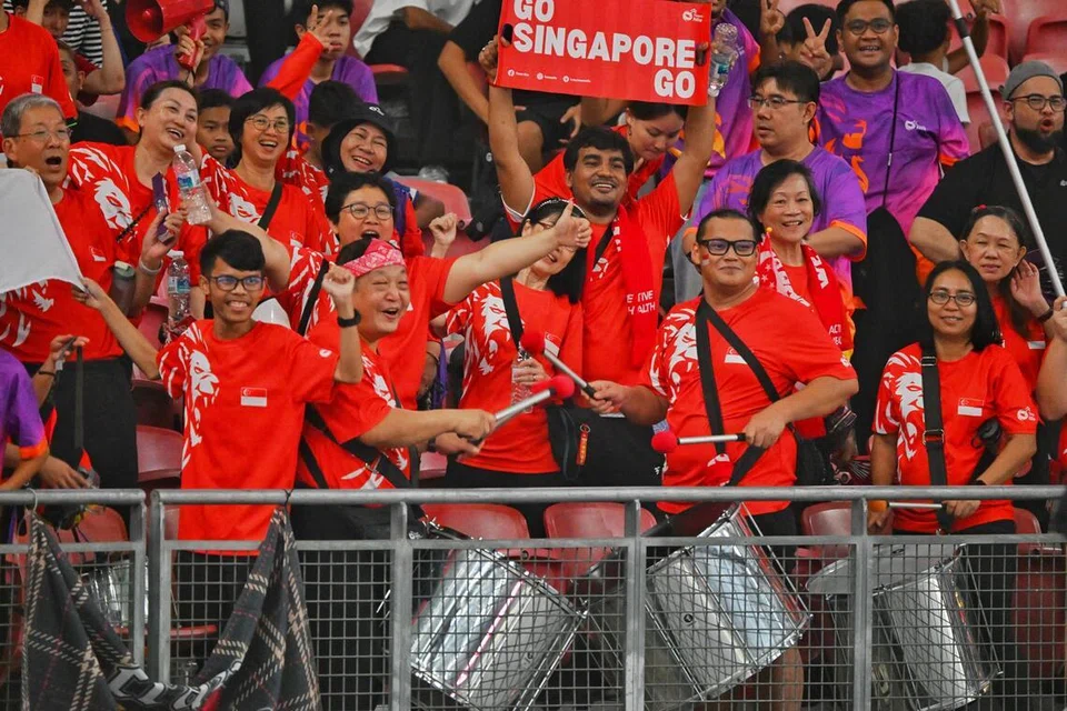 Seramai 30,105 penyokong membanjiri perlawanan penutup kempen kelayakan Piala Asia Singapura menentang Bangladesh di Stadium Negara pada 31 Mac. Walaupun Singapura telah layak ke Piala Asia, penyokong masih turun untuk meraikan pencapaian itu bersama.