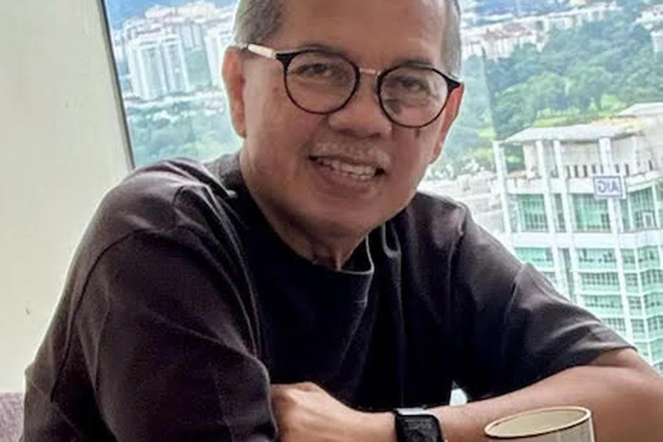 Rohman Munasipm penulis cerpen dan esei sastera.