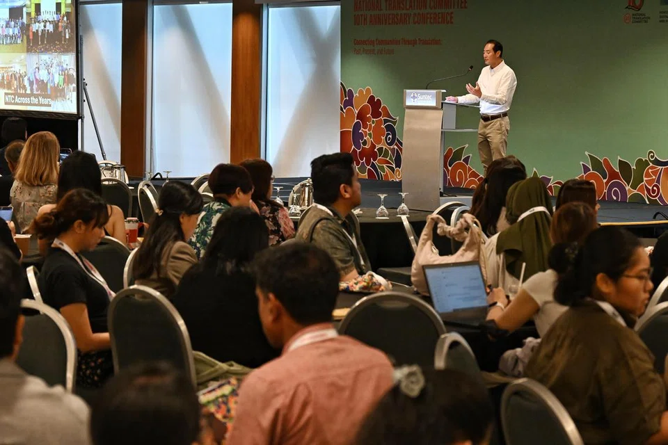 Menteri Negara Kanan (Penerangan dan Pembangunan Digital merangkap Pembangunan Negara), Encik Tan Kiat How, yang juga Pengerusi Jawatankuasa Penterjemahan Nasional (NTC), berucap dalam satu persidangan pada 15 November untuk meraikan ulang tahun ke-10 NTC.