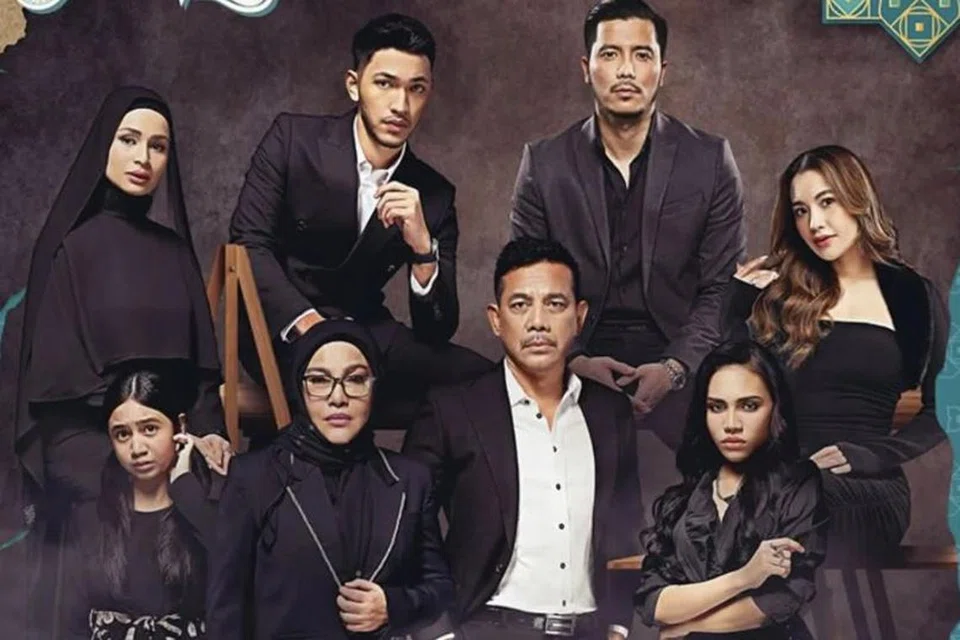 Drama Keluarga Itu berkisar keluarga Iman lakonan Datuk Rosyam Nor dan Chempaka (Umie) yang bergelut dengan kenyataan hidup yang jauh dari kesempurnaan. Iman, seorang tokoh tahfiz yang dihormati, perlu membimbing empat anaknya iaitu Ansara (Fattah Amin), Anwari (Muaz Zabir), Dhamiah (Puteri Balqis) dan Dhini (Duerra Mitilda) yang membawa keresahan dan cabaran masing-masing.