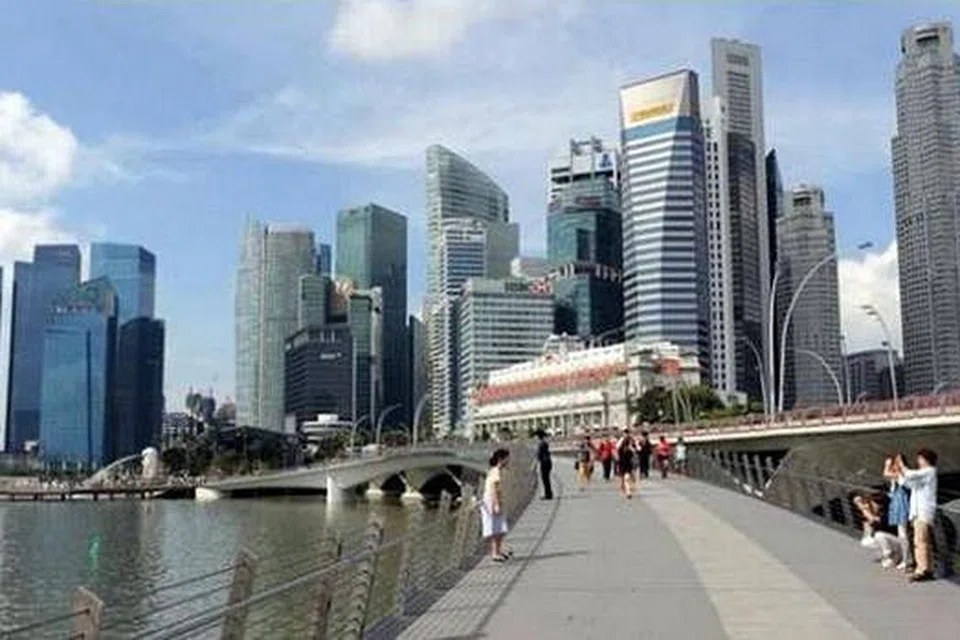 IDEA ENCIK LEE: Jambatan pejalan kaki dibina hasil idea Encik Lee semasa beliau melawat Marina Bay pada 2004. - Foto URA