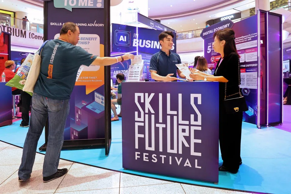 Skim Bantuan Pencari Kerja SkillsFuture baru itu akan memberi tumpuan pada usaha membantu pekerja berpendapatan rendah dan pertengahan yang hilang pekerjaan.