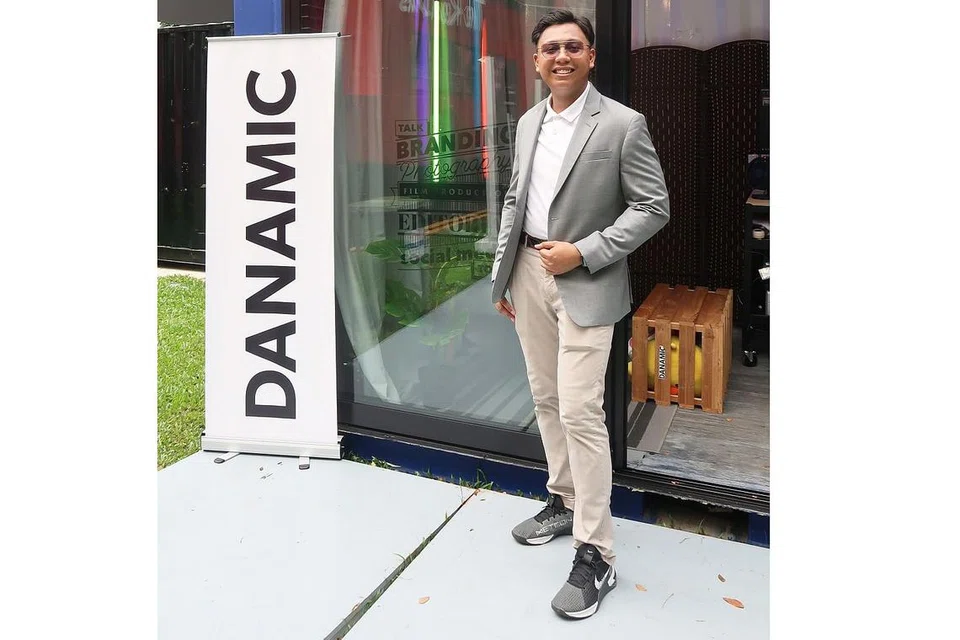 Encik Muhammad Danish Muhammad Imran, 27 tahun, pengasas agensi kreatif Danamic. Ditubuhkan pada 2018, syarikat itu kini mempunyai 15 kakitangan yang berusia antara 24 dengan 25 tahun.
