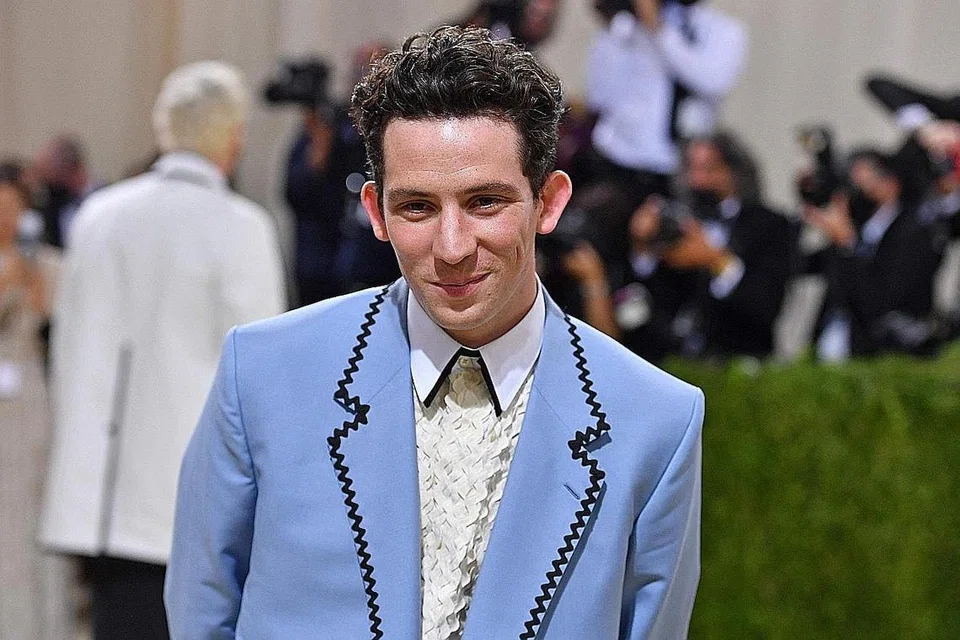 HIDUPKAN WATAK PUTERA CHARLES: Josh O'Connor begitu menyerlah sebagai Putera Charles dalam drama 'The Crown' sehingga diyakini ramai dapat memenangi Anugerah Emmy bagi kategori Pelakon Lelaki Utama Terbaik dalam Siri Terhad/Antologi atau Filem. - Foto AFP