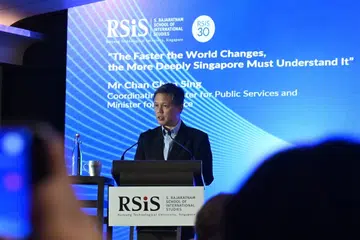 Menteri Penyelaras bagi Perkhidmatan Awam merangkap Menteri Pertahanan, Encik Chan Chun Sing, memberi ucapan dalam acara bagi memperingati ulang tahun ke-30 Sekolah Pengajian Antarabangsa S. Rajaratnam (RSIS), di Parkroyal Collection Marina Bay, pada 22 September.