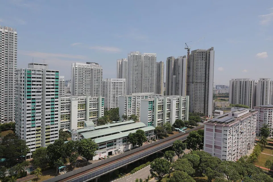 Isi rumah yang tinggal di flat HDB satu dan dua bilik akan menerima rebat terbesar sebanyak $190, manakala mereka di flat tiga bilik menerima $170. 