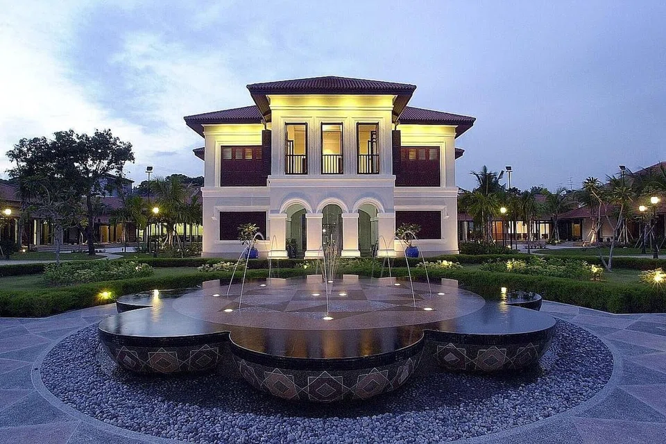 ISTANA KAMPONG GLAM.