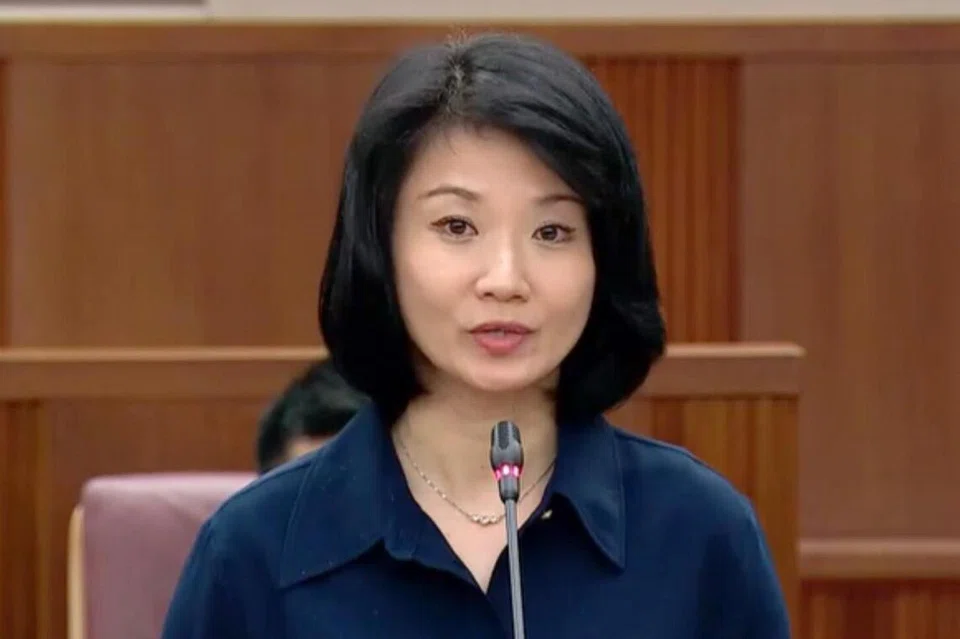 Menteri Negara Kanan (Pembangunan Negara merangkap Pengangkutan), Cik Sun Xueling.