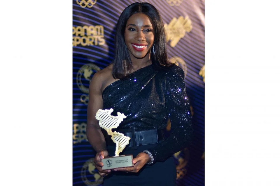 YAKIN MENANG: Shelly-Ann Fraser-Pryce berusia 33 tahun dan merupakan pelari tertua yang memenangi kejuaraan dunia atau Olimpik menerusi kemenangannya dalam acara 100 meter pecut di Doha, September lalu. - Foto REUTERS