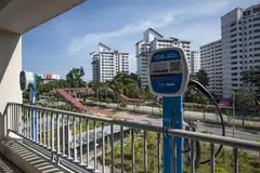 Tempat mengesas kenderaan elektrik yang dikendalikan CDG Engineering di tempat meletak kereta bertingkat HDB di Jurong West.
