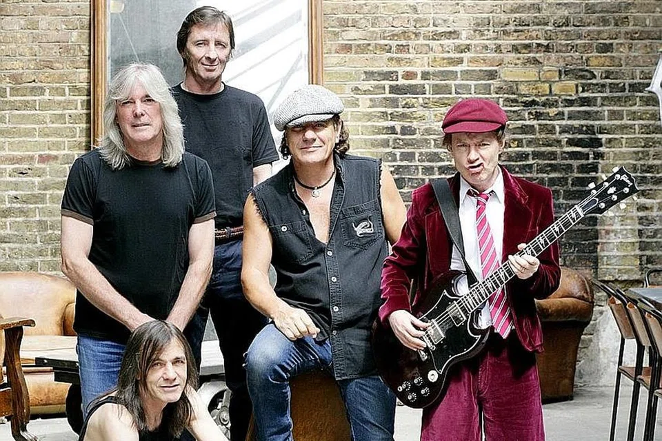 AC/DC: 'Moneytalks' buka kisah wang yang mampu memisahkan manusia. - Foto SONY MUSIC