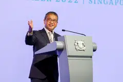 CARI JALAN: Encik Edwin Tong berkata Singapura masih mencari jalan untuk menyatukan masyarakat berbilang agama untuk bekerjasama dalam segmen masyarakat lain bagi membina negara dengan rakyatnya yang bersatu. - Foto ZAOBAO