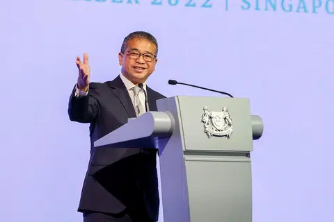 CARI JALAN: Encik Edwin Tong berkata Singapura masih mencari jalan untuk menyatukan masyarakat berbilang agama untuk bekerjasama dalam segmen masyarakat lain bagi membina negara dengan rakyatnya yang bersatu. - Foto ZAOBAO