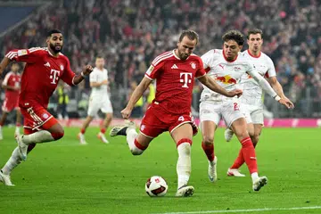 Harry Kane dari Bayern Munich melepaskan rembatan ke gawang semasa Bundesliga, perlawan antara Bayern Munich dengan RB Leipzig di Allianz Arena, Jerman pada 17 Oktober 2026.