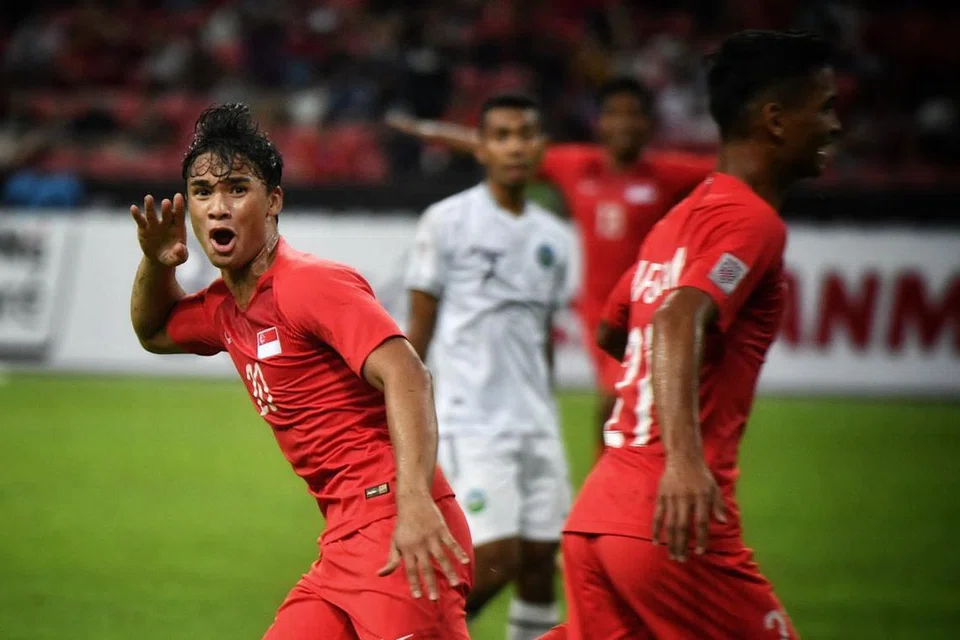 Ikhsan Fandi meraikan gol kedua yang dijaringkannya, satu tendangan akrobatik yang memperdaya penjaga gawang Timor-Leste