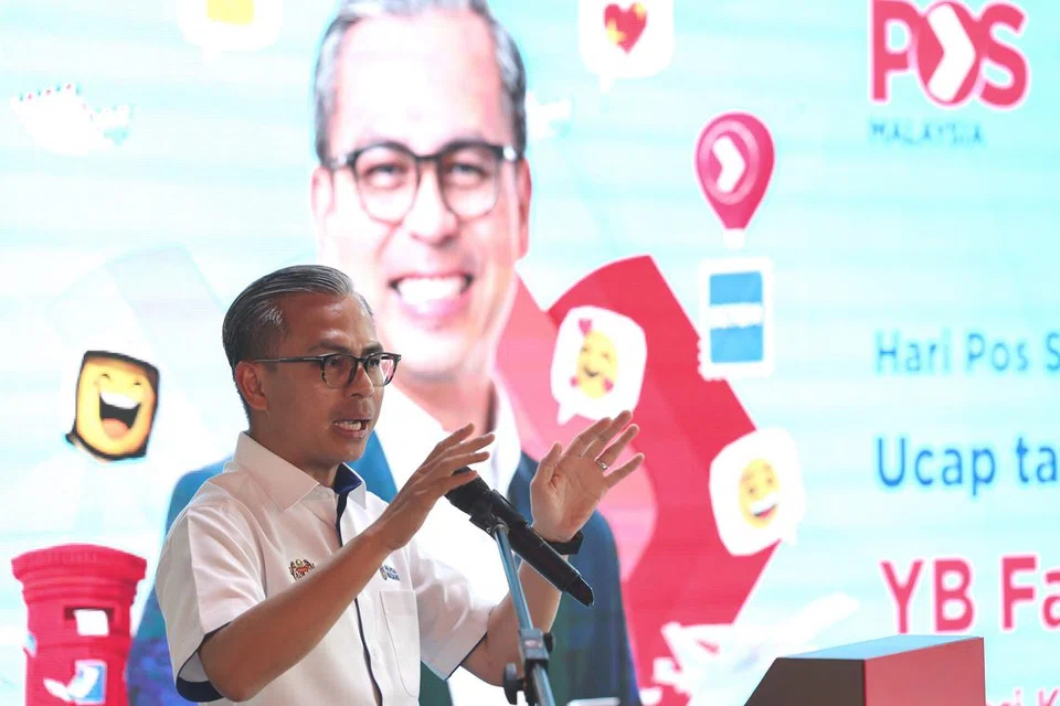 Menteri Komunikasi Malaysia, Encik Fahmi Fadzil, semasa menyampaikan ucapan Majlis Pelancaran Sambutan Hari Pos Sedunia 2024 pada 9 Oktober.