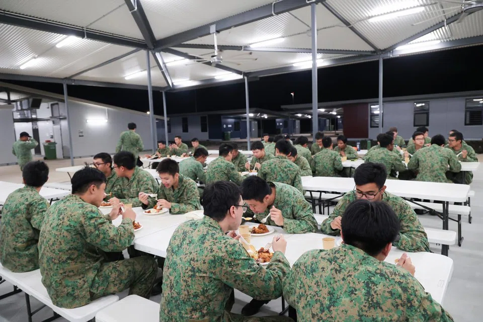 Dewan makan di Kem Tilpal lebih besar dan mempunyai kipas berkelajuan tinggi. Ia juga terletak di ruang yang strategik di tengah kem untuk memudahkan akses bagi tentera bergerak. 