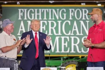 Presiden Amerika Syarikat, Encik Donald Trump, menghadiri satu acara di Custer Farms di Chippewa Falls, Wisconsin, pada 5 Jun, lawatan keempat oleh pegawai kanan pentadbiran ke daerah tersebut dalam tempoh setahun lalu.