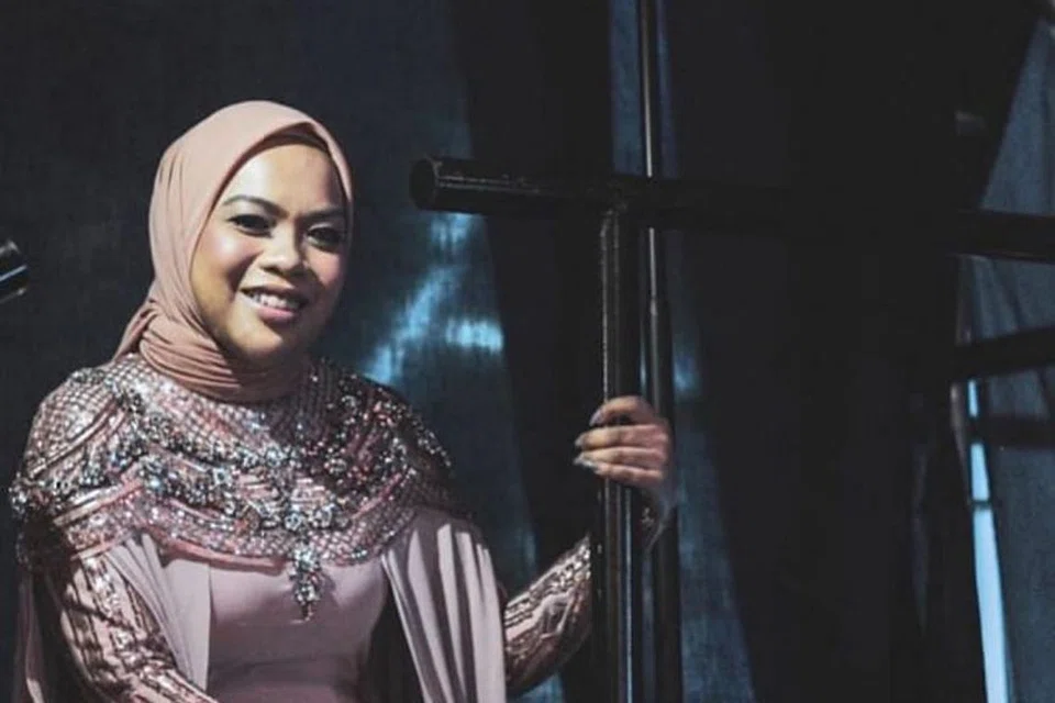 AYU DAMIT: Selain sibuk di pentas GV7, gigih kendalikan niaga cili, sate, bahulu Borneo dan restoran. - Foto INSTAGRAM AYU DAMIT