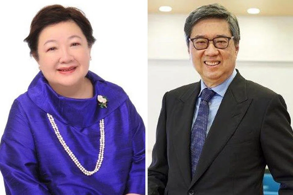 PEMBAHARUAN KEPIMPINAN UNIVERSITI: Encik Richard Eu (kanan) akan mengundur diri sebagai pengerusi lembaga pengamanah SUSS, dan akan menjadi pro-canselor pertama universiti itu. Tempat beliau sebagai pengerusi lembaga pengamanah akan diambil alih oleh Cik Mildred Tan (kiri). - Foto SUSS