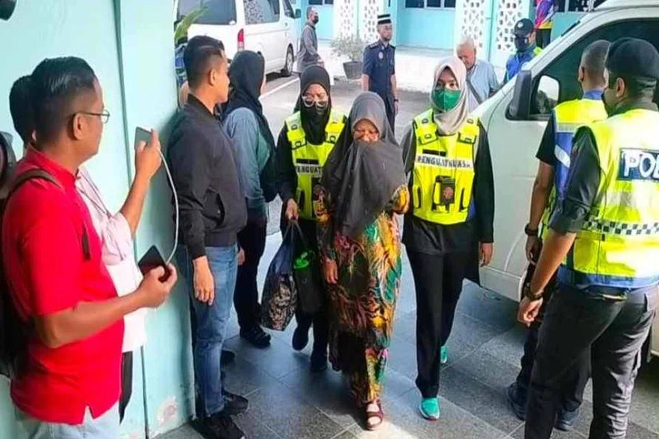 Tiga daripada 14 individu yang disyaki pengikut ajaran sesat Millah Abraham yang didakwa di Mahkamah Rendah Syariah Batu Pahat, Johor, pada 6 Ogos, adalah tertuduh wanita. 