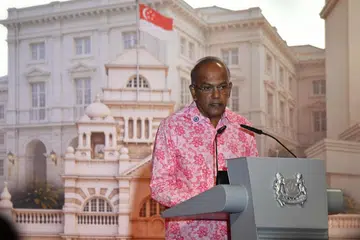 Menurut satu hantaran Facebook oleh Menteri Kanan yang juga merupakan Menteri Penyelaras bagi Keselamatan Negara merangkap Menteri Ehwal Dalam Negeri, Encik, K. Shanmugam pada 16 Ogos, kira-kira 1,600 penduduk telah berkumpul sewaktu Majlis Makan Malam Hari Kebangsaan Chong Pang di Yishun pada 15 Ogos, untuk bersama-sama melaungkan bacaan Ikrar Kebangsaan dalam empat bahasa termasuk bahasa Inggeris, bahasa Mandarin, bahasa Melayu dan bahasa Tamil.