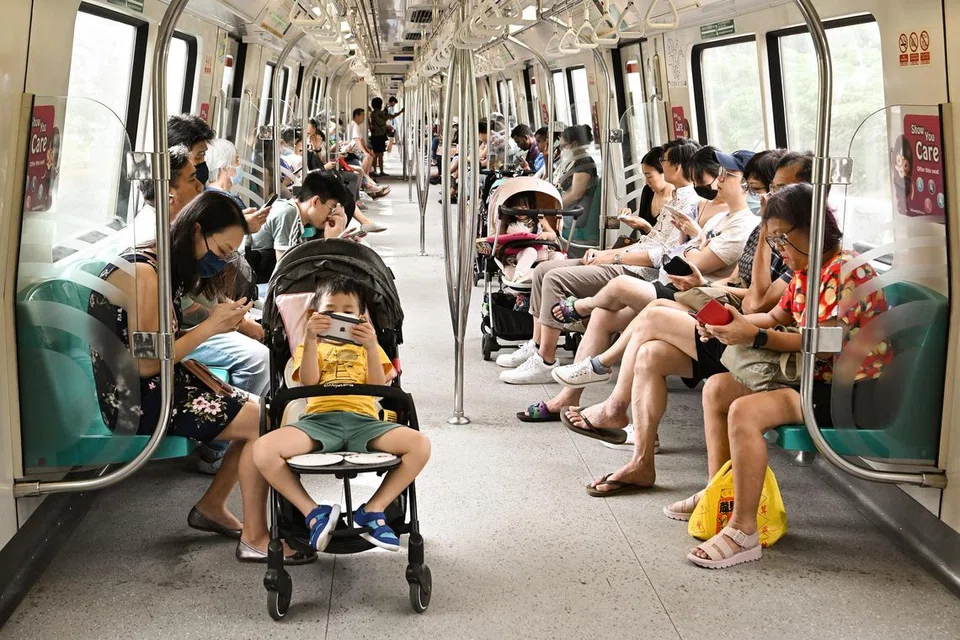 Ramai ibu bapa memanjakan atau bahkan melahirkan tabiat dalam talian anak-anak mereka tanpa menyedari mereka sebenarnya memberi anak-anak mereka alat untuk terdedah kepada kandungan yang tidak diingini sejak usia muda.