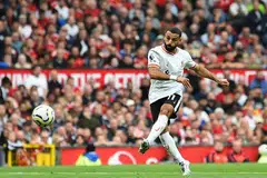 Penyerang Liverpool, Mohamed Salah, menjaringkan gol ketiga pasukannya dalam perlawanan menentang Manchester United di Old Trafford pada 1 September. 