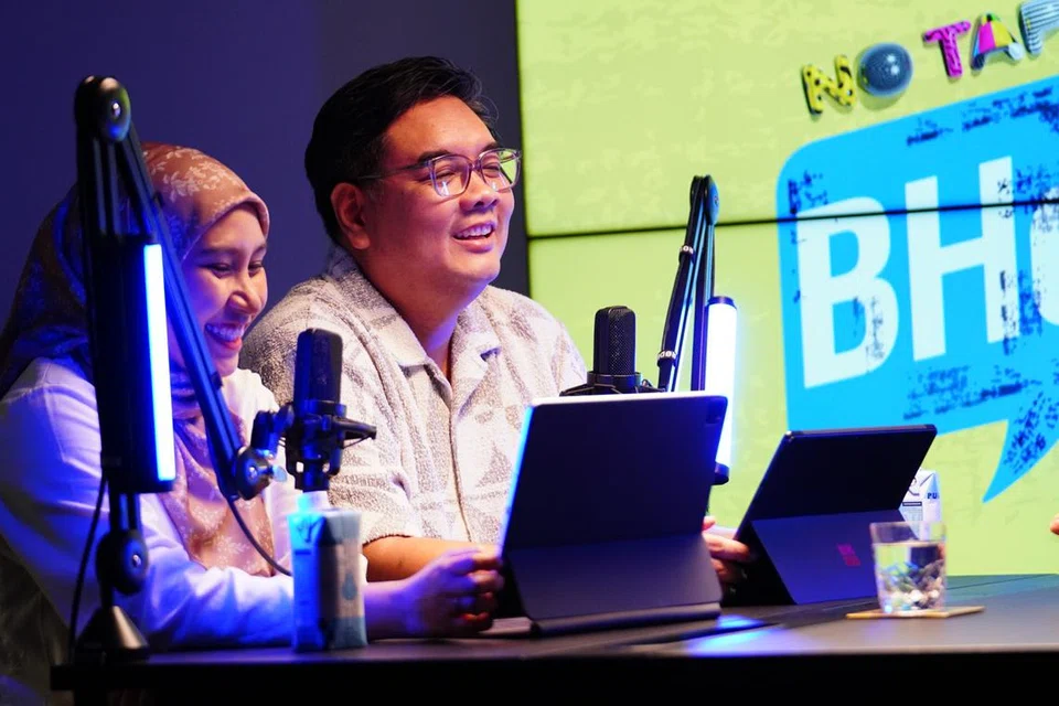 Editor Berita, Encik Nazri Hadi Saparin, dan Koresponden, Cik Nur Fathin Awalludin, merupakan hos bersama dalam episod podcast Berita Harian (BH) – BHerbual No Tapis yang menampilkan Menteri Bertanggungjawab bagi Ehwal Masyarakat Islam, Encik Masagos Zulkifli Masagos Mohamad.