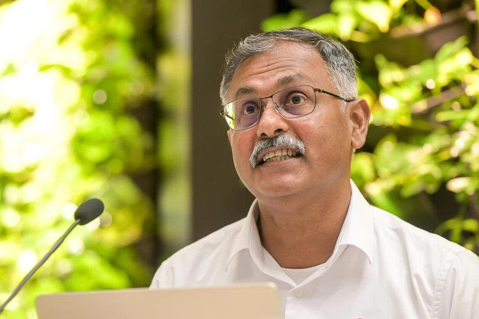 Encik Murali Pillai.