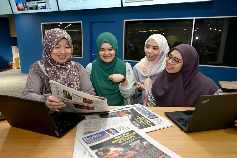 kompak, Berita Harian, Berita Minggu, Suhana A. Samat, Nuraishah Abdul Rahman, Nurfahruriza Ismail, Nabilah Jumli, ketua penyunting, penyunting, BH, BM 