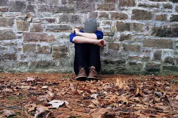Lelaki yang memaksa anak tirinya berusia 11 tahun melakukan pelbagai perbuatan seksual dengannya dalam tempoh dua bulan dijatuhi hukuman penjara 15 tahun dan 12 sebatan.