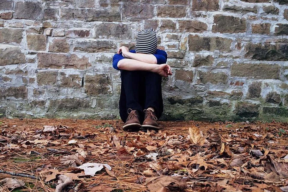 Lelaki yang memaksa anak tirinya berusia 11 tahun melakukan pelbagai perbuatan seksual dengannya dalam tempoh dua bulan dijatuhi hukuman penjara 15 tahun dan 12 sebatan.