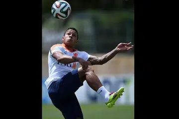 MEMPHIS DEPAY: Dengan Manchester United mengumumkan ia berjaya 'mengikat' penyerang Belanda, Memphis Depay, kelab itu kini sudah pun memikirkan musim depan. - Foto AFP