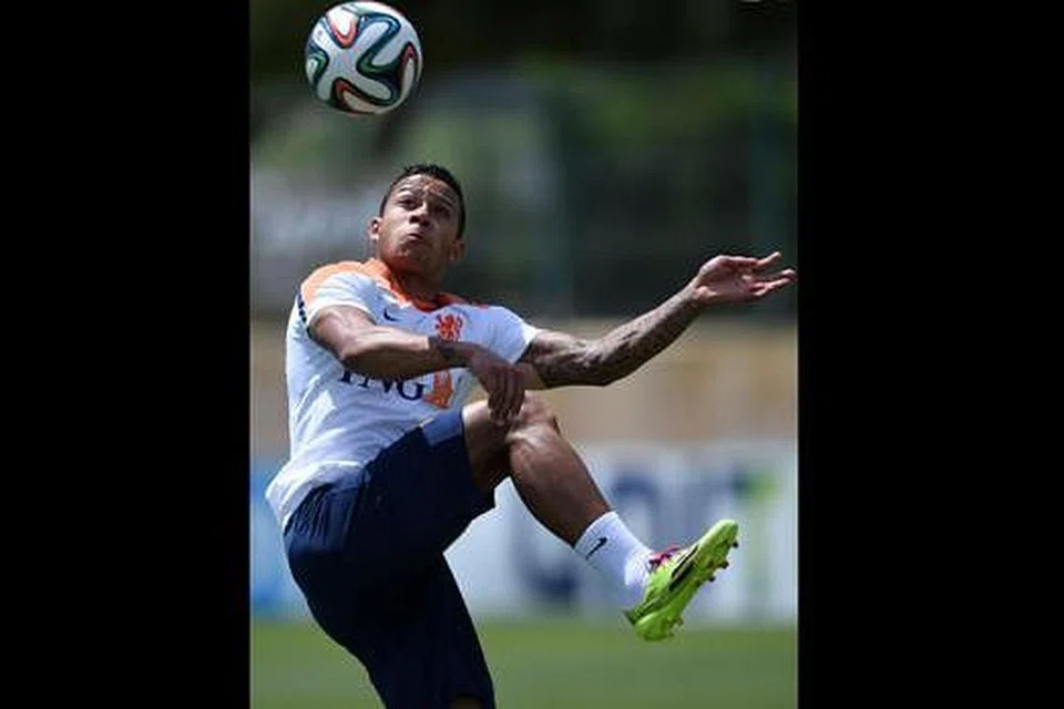 MEMPHIS DEPAY: Dengan Manchester United mengumumkan ia berjaya 'mengikat' penyerang Belanda, Memphis Depay, kelab itu kini sudah pun memikirkan musim depan. - Foto AFP
