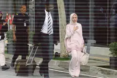 Pengasas platform e-dagang FashionValet, Datin Vivy Yusof, memberi keterangan di ibu pejabat Suruhanjaya Pencegahan Rasuah Malaysia (SPRM), Putrajaya. Siasatan kes kerugian pelaburan RM43.9 juta membabitkan syarikat berkaitan kerajaan (GLIC) dalam FashionValet itu masuk hari keempat pada 8 November. 