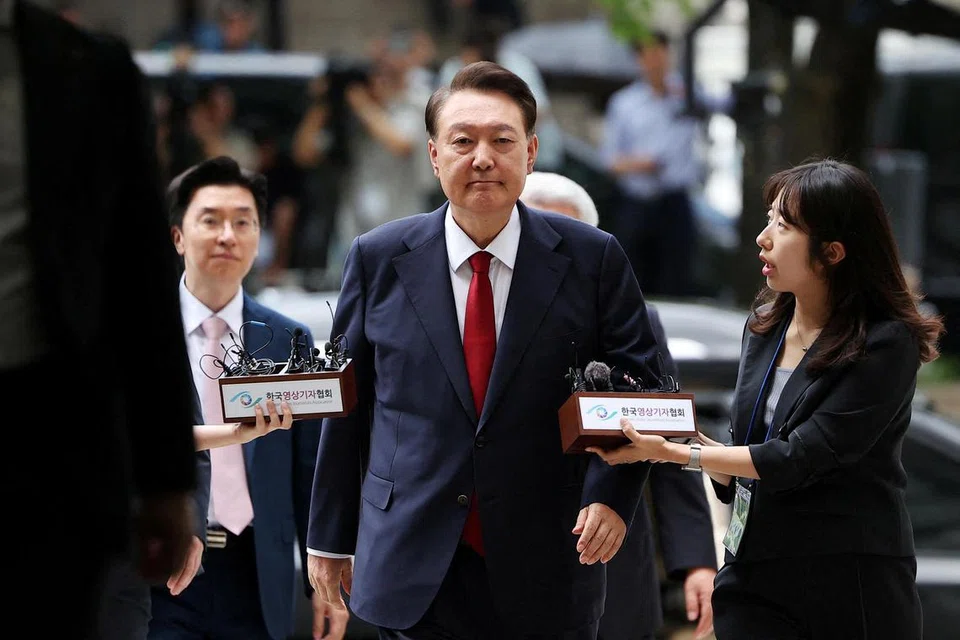 FOTO FAIL: Bekas Presiden Korea Selatan, Yoon Suk Yeol, tiba di mahkamah untuk menghadiri sesi pendengaran bagi meneliti permohonan waran tangkap oleh pendakwa khas di Seoul, Korea Selatan, 9 Julai 2025.