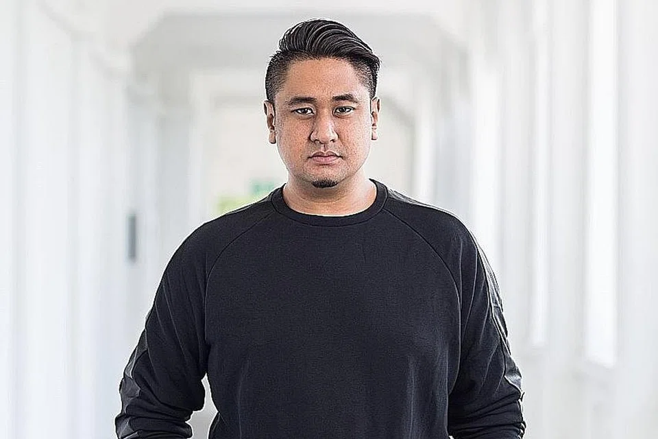 CEPAT SESUAIKAN DIRI: Encik Ezzam Rahman segera menyesuaikan kerja seninya pada tuntutan pameran norma baru malah berusaha menyajikan siri video dan pemasangan foto yang mengisahkan tentang hubungan terputus dalam pameran 'The Hours After' di Gillman Barracks. - Foto ihsan EZZAM RAHMAN/FAIL