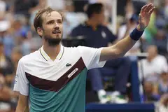 CUACA MENCABAR: Cuaca panas dan lembap di New York merupakan cabaran besar dalam kemenangan Daniil Medvedev atas rakan senegaranya Andrey Rublev.