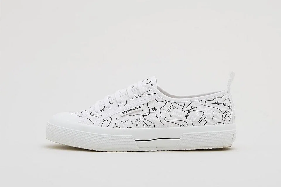 Kerjasama antara Superga dengan The Editor’s Market ini menampilkan kasut ‘sneaker’ tenis klasik 2750 yang diberi sentuhan seni hasil ilustrasi tangan. 