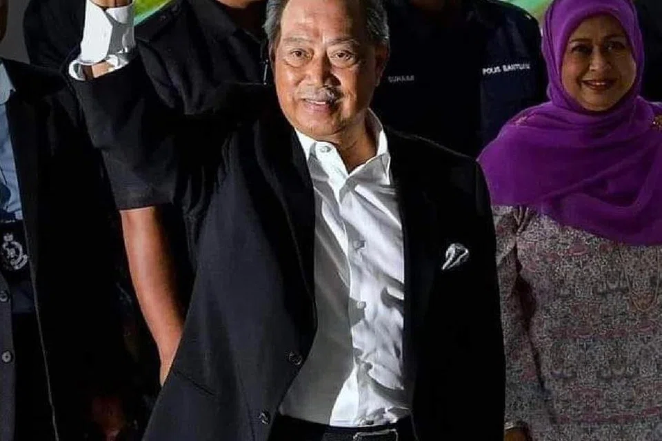 Mantan Perdana Menteri Malaysia, Tan Sri Muhyiddin Yassin, didakwa atas kesalahan salah guna kuasa dan rasuah.