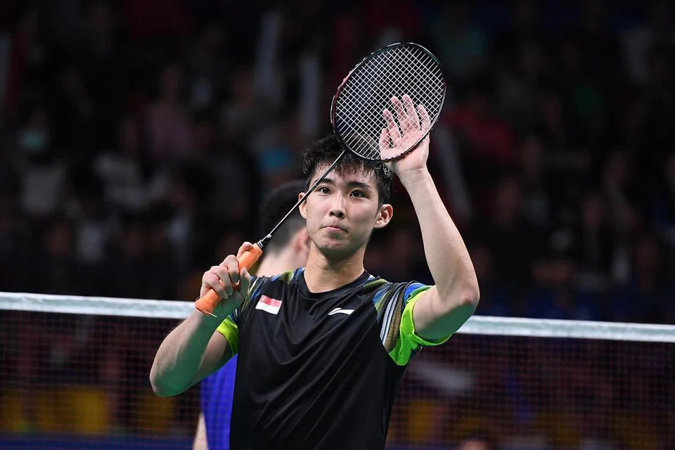 Loh Kean Yew terpaksa berpuas hati meraih pingat perak di Kompleks Sukan Muntinlupa di Manila petang ini selepas kalah kepada Lee Zii Jia dari Malaysia. - Foto LIM WEIXIANG/SNOC 