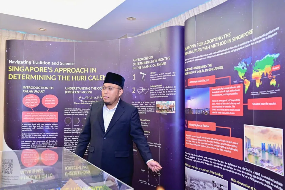 Masjid Darussalam adalah satu-satunya masjid yang menyediakan teleskop untuk tontonan gerhana selepas solat sunat gerhana, kata Ketua Pembelajaran Islam Masjid Darussalam, Ustaz Muhammad Haziq Zainal.